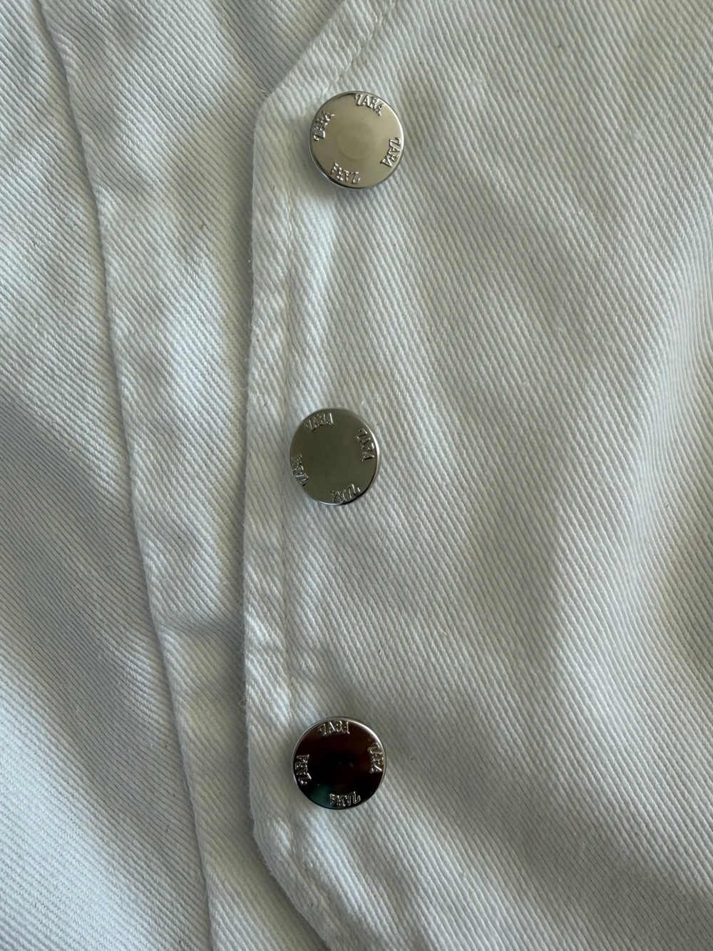 Zara White Sleeveless Button Vest with Tortoiseshell Buttons - Picture 3 of 5
